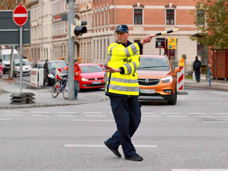 Polizei regelt den Verkehr – Seltener Anblick auf Feldschlösschen