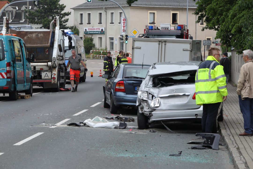 Unfall Auf Der B170 In Hanichen Frm Regionalfernsehen