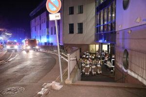 Apartment im Pflegeheim brannte – 5 Verletzte